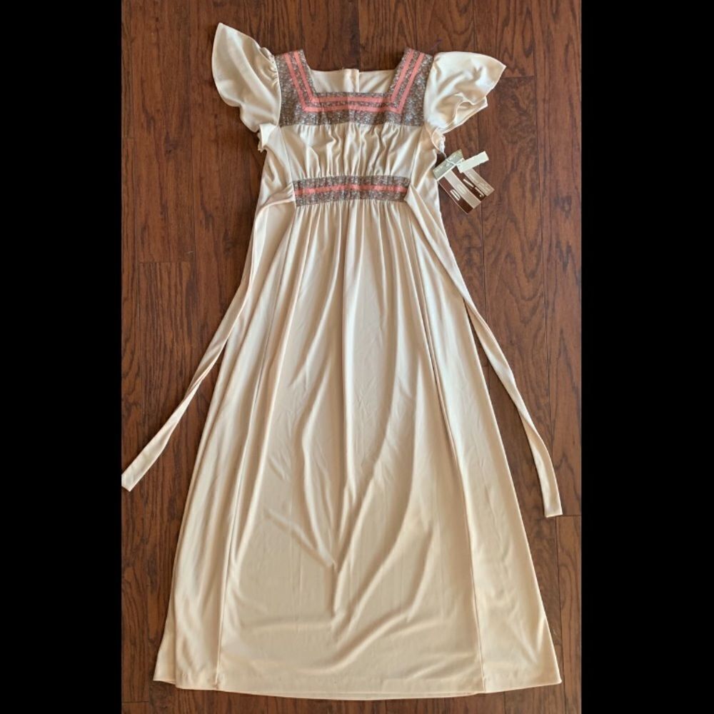 NWT Vintage maxi flutter sleeve dress. Size 4